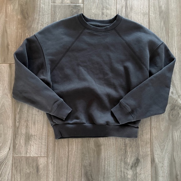 Everlane Luxe Fleece Raglan Crewneck - Picture 4 of 7
